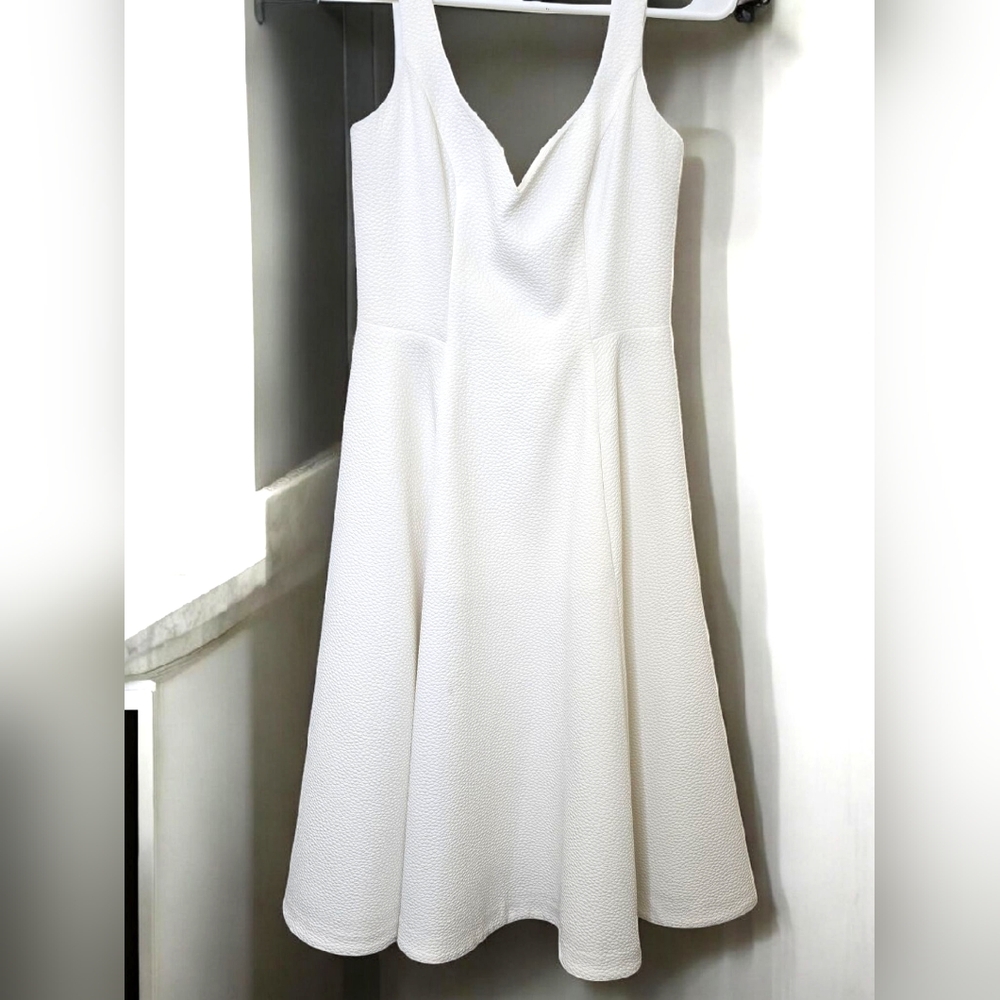 Black Halo White Textured Fit & Flare Midi Dress – Size 4